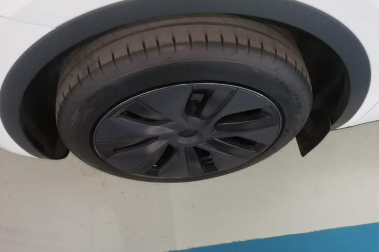 Used Tesla Model Y 2024 Rear-Wheel-Drive Version Left Front Wheel Hub
