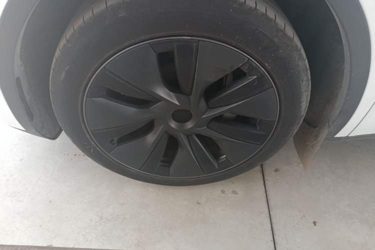 Used Tesla Model Y 2024 Rear-Wheel-Drive Version Left Front Wheel Hub