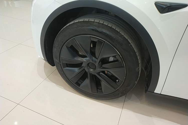 Used Tesla Model Y 2024 Rear-Wheel-Drive Version Left Front Wheel Hub
