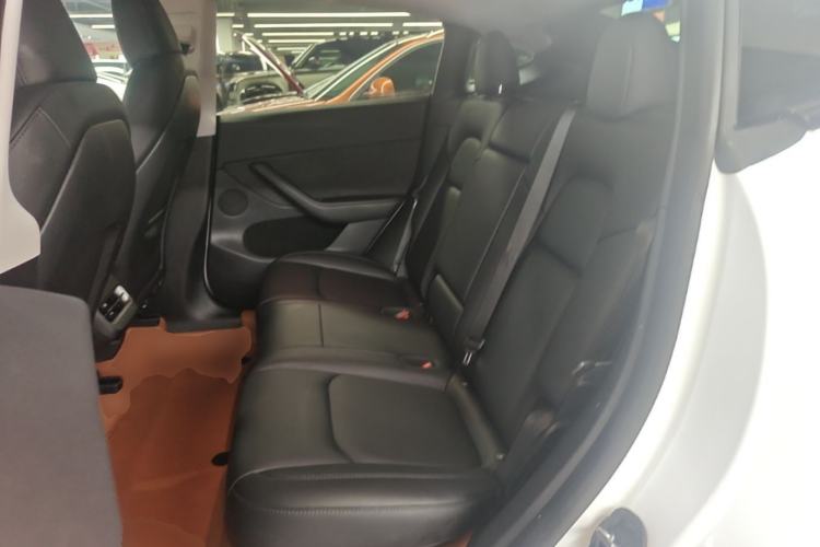Used Tesla Model Y 2024 Long-Range All-Wheel-Drive Version Left Rear Seat