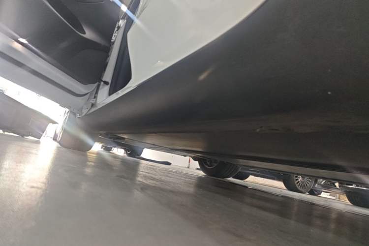 Used Tesla Model Y 2024 Long-Range All-Wheel-Drive Version Left Side Sill