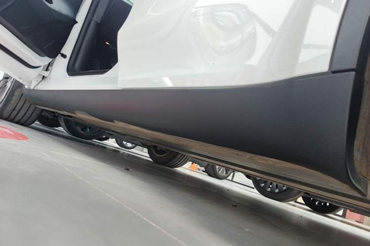 Used Tesla Model Y 2024 Rear-Wheel-Drive Version Left Side Sill