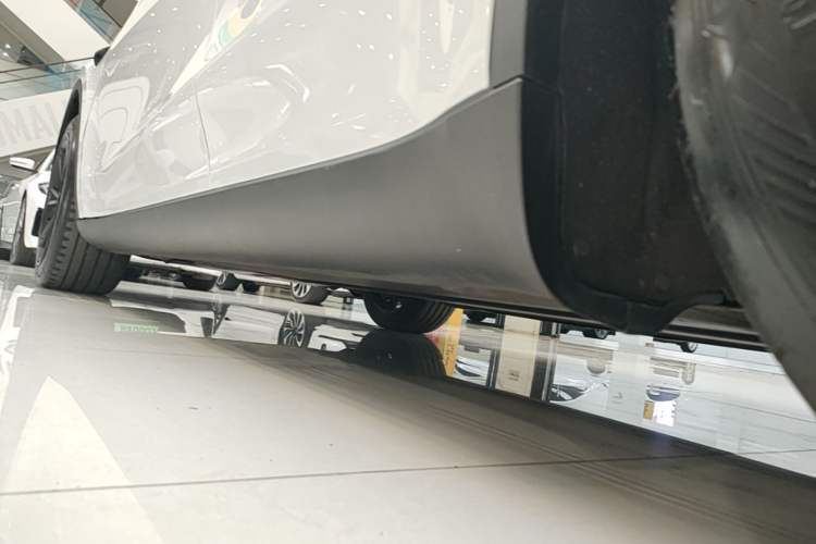 Used Tesla Model Y 2024 Rear-Wheel-Drive Version Left Side Sill