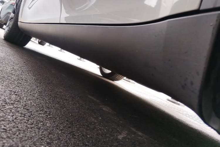 Used Tesla Model Y 2024 Rear-Wheel-Drive Version Left Side Sill