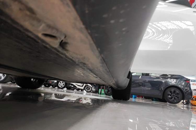 Used Tesla Model Y 2024 Rear-Wheel-Drive Version Left Side Sill