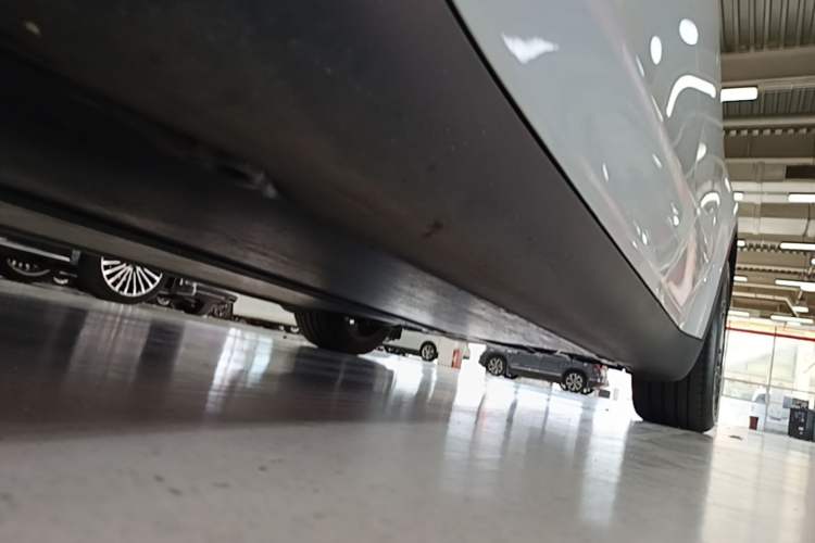 Used Tesla Model Y 2024 Rear-Wheel-Drive Version Left Side Sill