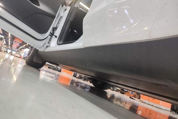 Used Tesla Model Y 2024 Rear-Wheel-Drive Version Left Side Sill