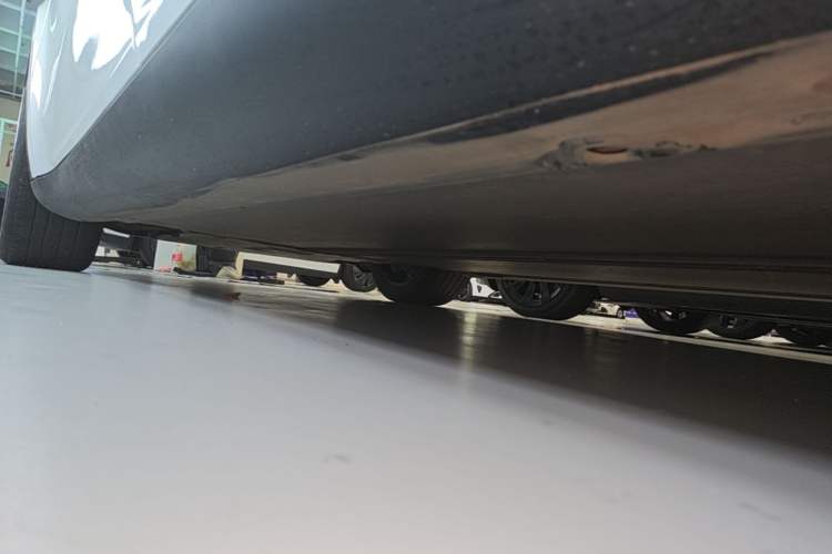 Used Tesla Model Y 2024 Rear-Wheel-Drive Version Left Side Sill