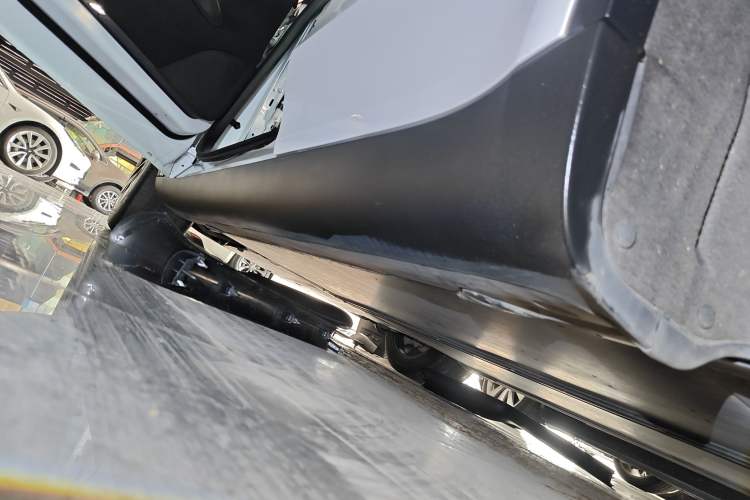 Used Tesla Model Y 2024 Rear-Wheel-Drive Version Left Side Sill