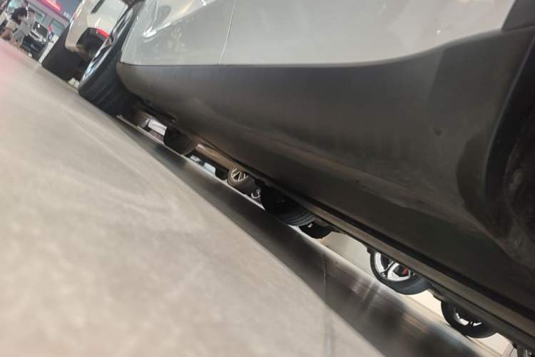 Used Tesla Model Y 2024 Rear-Wheel-Drive Version Left Side Sill