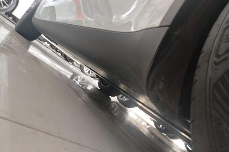 Used Tesla Model Y 2024 Rear-Wheel-Drive Version Left Side Sill