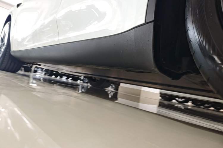 Used Tesla Model Y 2024 Rear-Wheel-Drive Version Left Side Sill