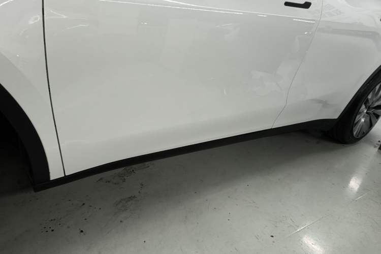 Used Tesla Model Y 2024 Rear-Wheel-Drive Version Left Side Sill