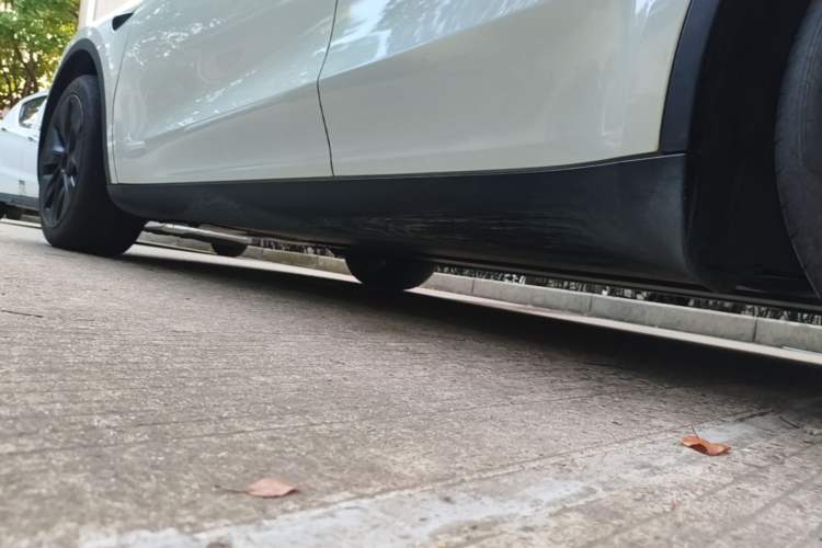 Used Tesla Model Y 2024 Rear-Wheel-Drive Version Left Side Sill