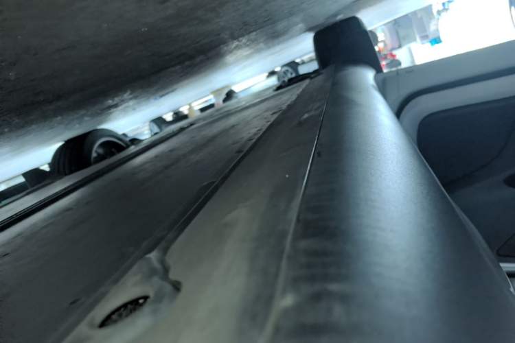 Used Tesla Model Y 2024 Long-Range All-Wheel-Drive Version Left Side Sill