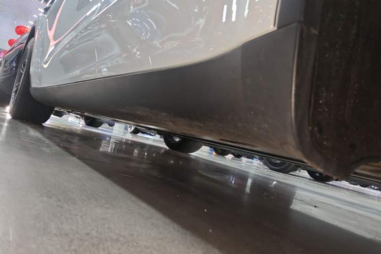 Used Tesla Model Y 2024 Rear-Wheel-Drive Version Left Side Sill