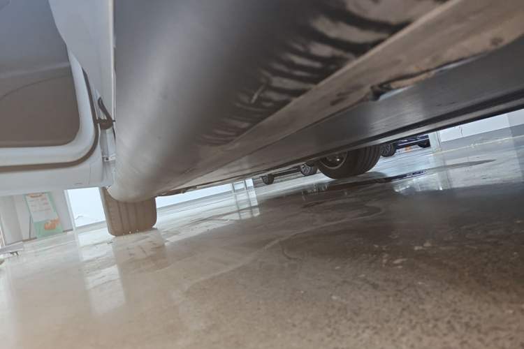 Used Tesla Model Y 2024 Rear-Wheel-Drive Version Left Side Sill