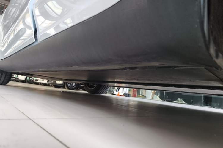 Used Tesla Model Y 2024 Long-Range All-Wheel-Drive Version Left Side Sill