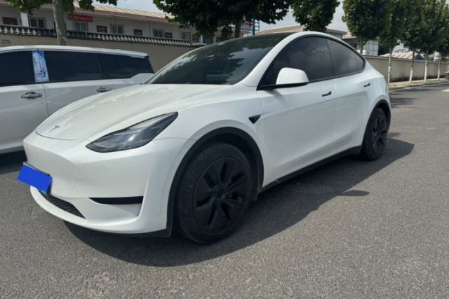 Ojetý Tesla Model Y 2024 Rear-Wheel-Drive Version