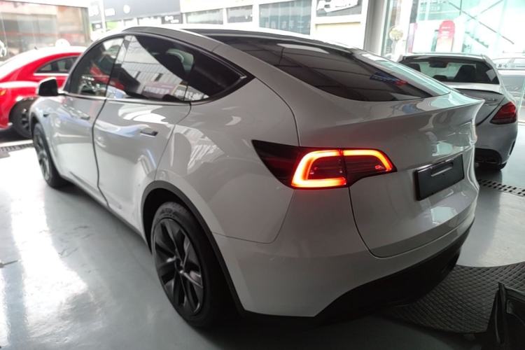 Used Tesla Model Y 2024 Rear-Wheel-Drive Version Rear Left 45 Deg
