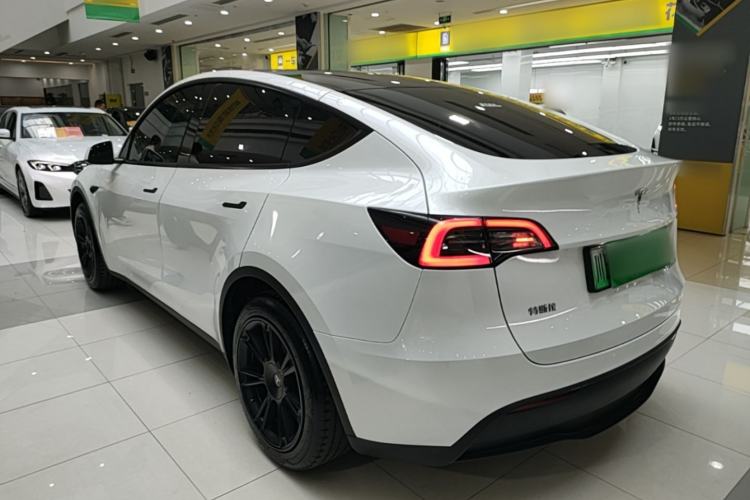 Used Tesla Model Y 2024 Rear-Wheel-Drive Version Rear Left 45 Deg