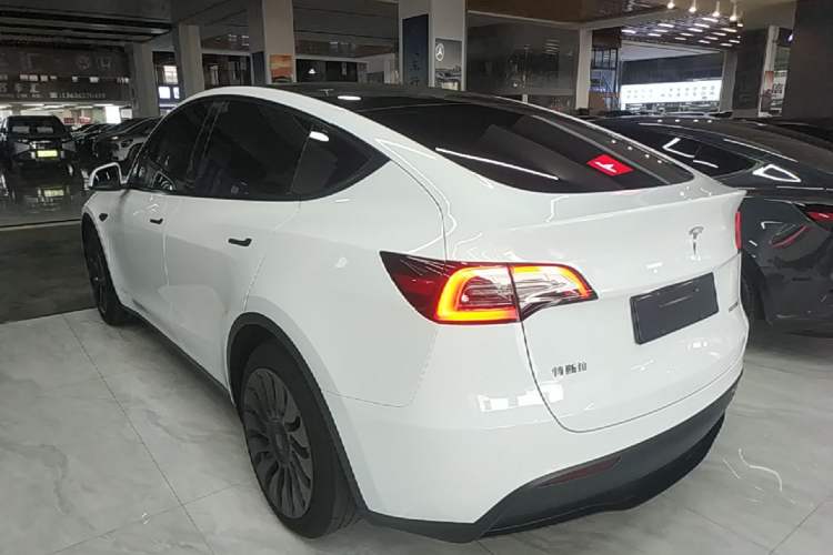 Used Tesla Model Y 2024 Rear-Wheel-Drive Version Rear Left 45 Deg