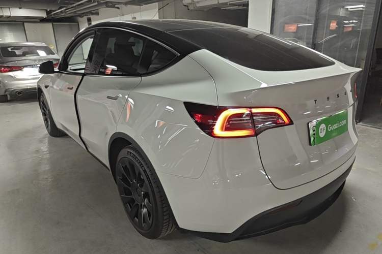 Used Tesla Model Y 2024 Rear-Wheel-Drive Version Rear Left 45 Deg