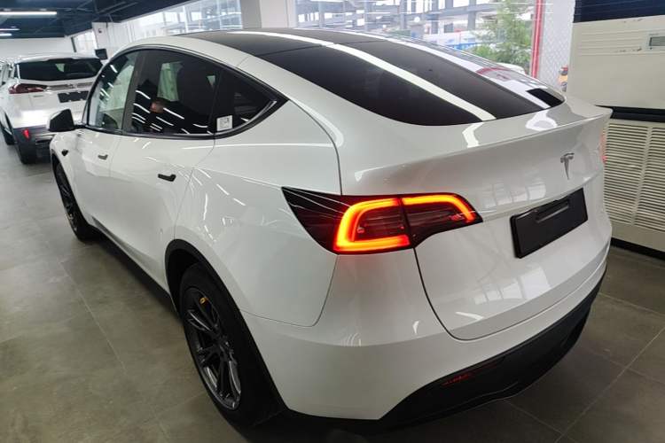 Used Tesla Model Y 2024 Rear-Wheel-Drive Version Rear Left 45 Deg