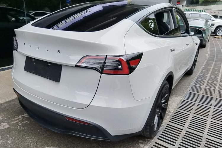 Used Tesla Model Y 2024 Rear-Wheel-Drive Version Rear Right 45 Deg