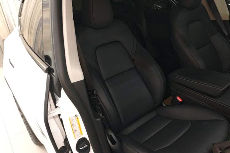 Used Tesla Model Y 2024 Rear-Wheel-Drive Version Right Front Seat