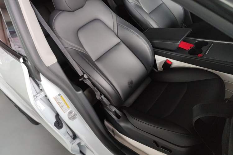 Used Tesla Model Y 2024 Rear-Wheel-Drive Version Right Front Seat