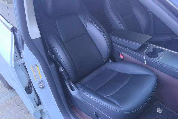 Used Tesla Model Y 2024 Rear-Wheel-Drive Version Right Front Seat