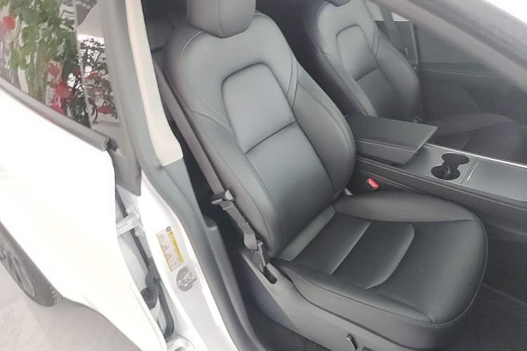 Used Tesla Model Y 2024 Rear-Wheel-Drive Version Right Front Seat