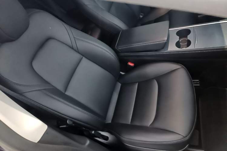 Used Tesla Model Y 2024 Rear-Wheel-Drive Version Right Front Seat