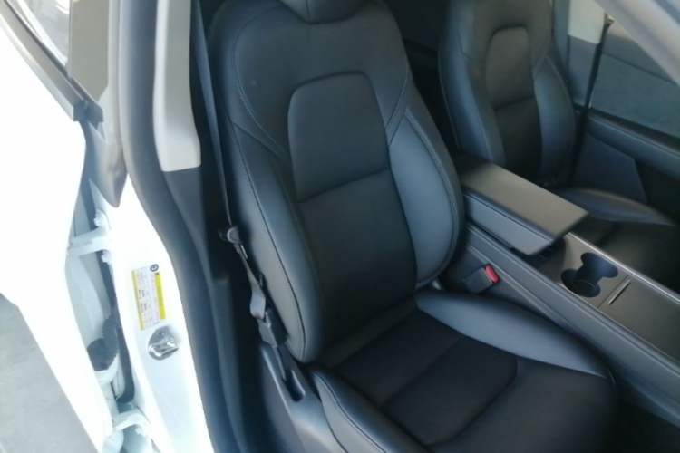 Used Tesla Model Y 2024 Rear-Wheel-Drive Version Right Front Seat