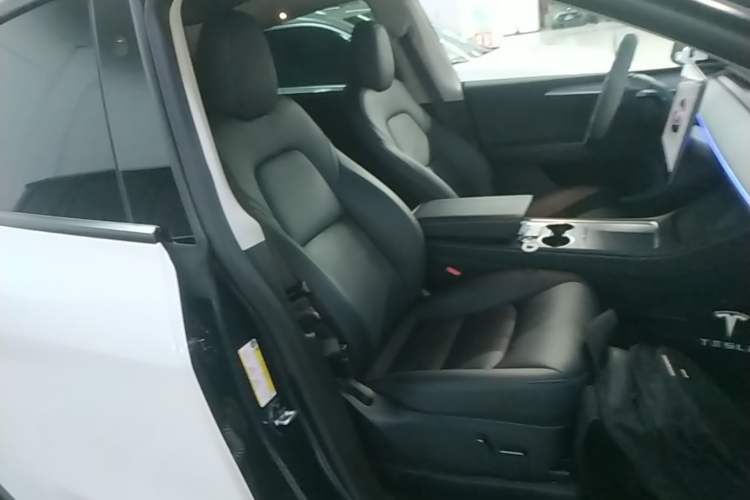 Used Tesla Model Y 2024 Rear-Wheel-Drive Version Right Front Seat