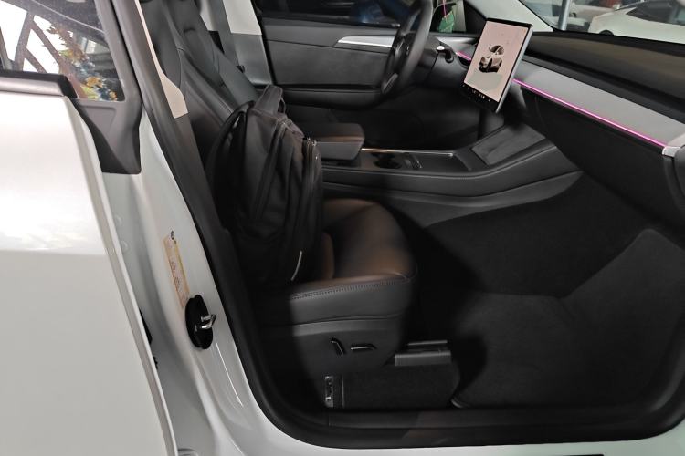 Used Tesla Model Y 2024 Rear-Wheel-Drive Version Right Front Seat