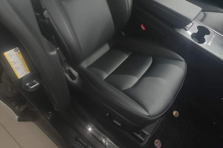 Used Tesla Model Y 2024 Rear-Wheel-Drive Version Right Front Seat