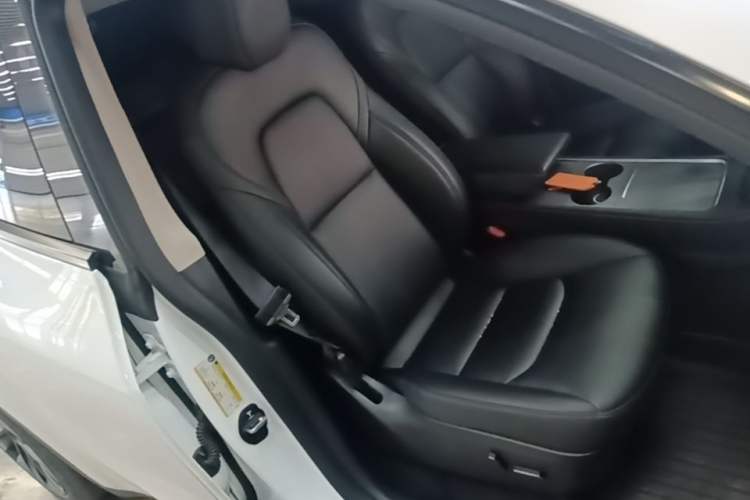 Used Tesla Model Y 2024 Rear-Wheel-Drive Version Right Front Seat
