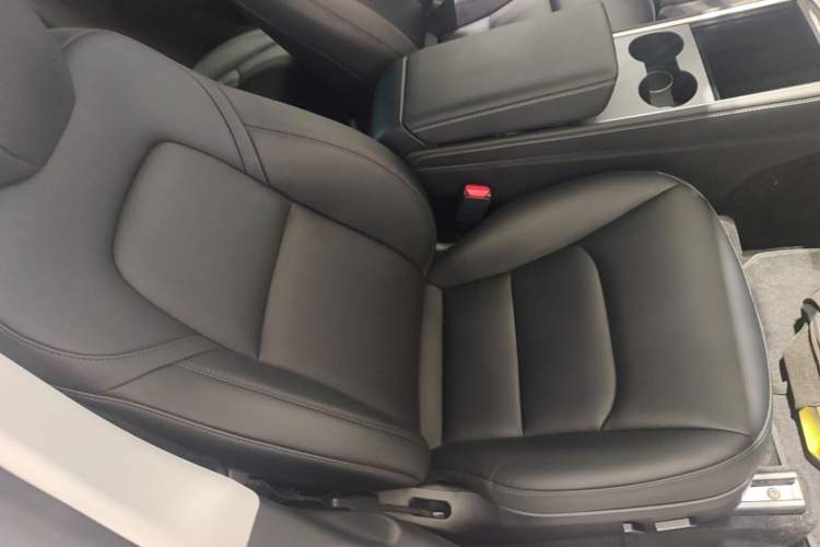 Used Tesla Model Y 2024 Rear-Wheel-Drive Version Right Front Seat