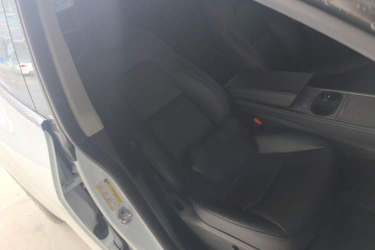 Used Tesla Model Y 2024 Rear-Wheel-Drive Version Right Front Seat