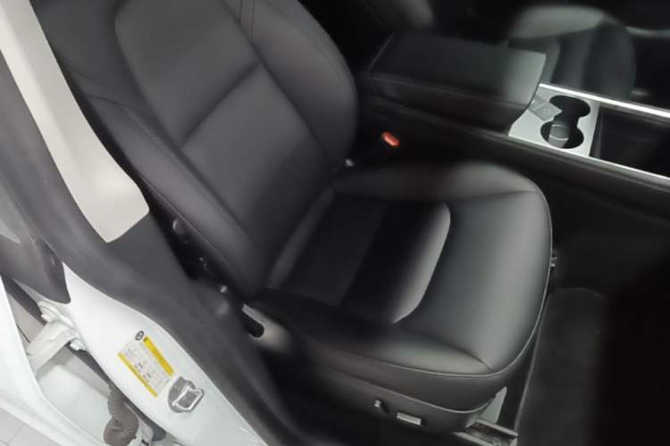 Used Tesla Model Y 2024 Rear-Wheel-Drive Version Right Front Seat