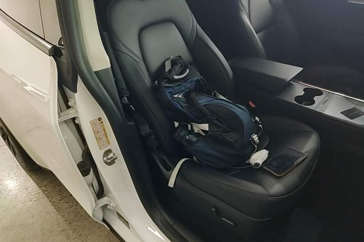 Used Tesla Model Y 2024 Rear-Wheel-Drive Version Right Front Seat