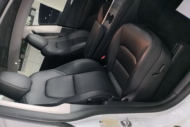 Used Tesla Model Y 2024 Long-Range All-Wheel-Drive Version Right Front Seat