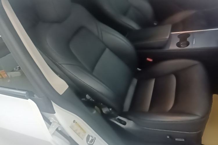 Used Tesla Model Y 2024 Rear-Wheel-Drive Version Right Front Seat
