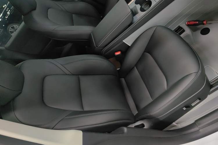 Used Tesla Model Y 2024 Rear-Wheel-Drive Version Right Front Seat