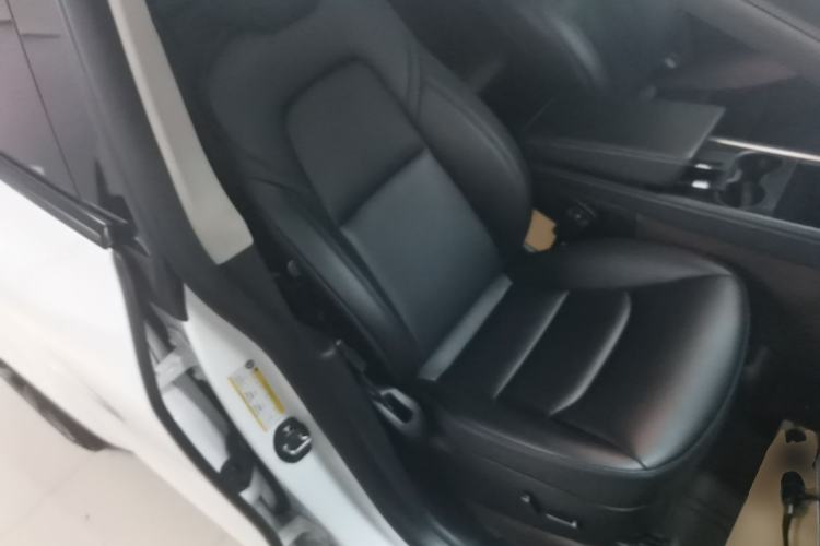 Used Tesla Model Y 2024 Rear-Wheel-Drive Version Right Front Seat
