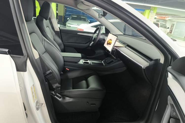 Used Tesla Model Y 2024 Rear-Wheel-Drive Version Right Front Seat