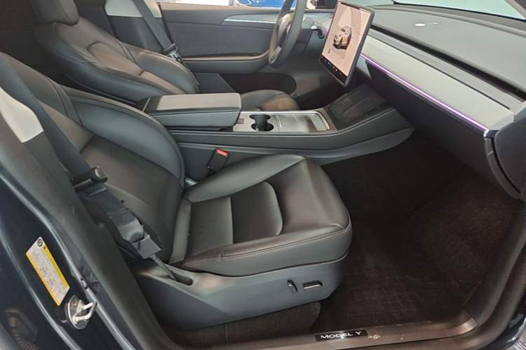 Used Tesla Model Y 2024 Rear-Wheel-Drive Version Right Front Seat