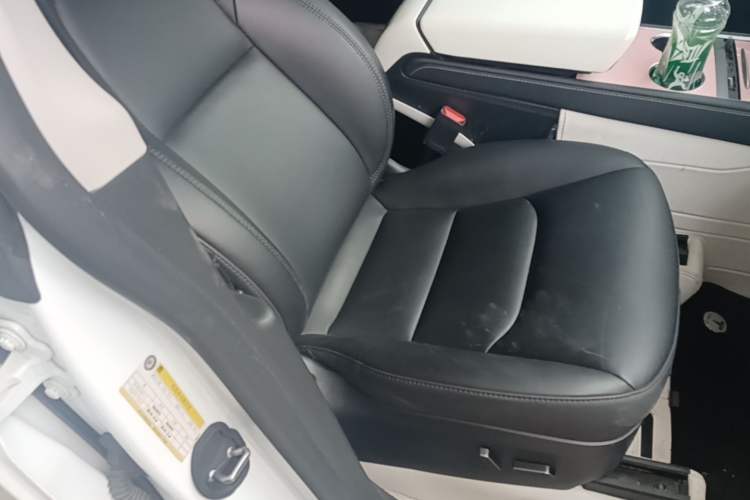 Used Tesla Model Y 2024 Rear-Wheel-Drive Version Right Front Seat